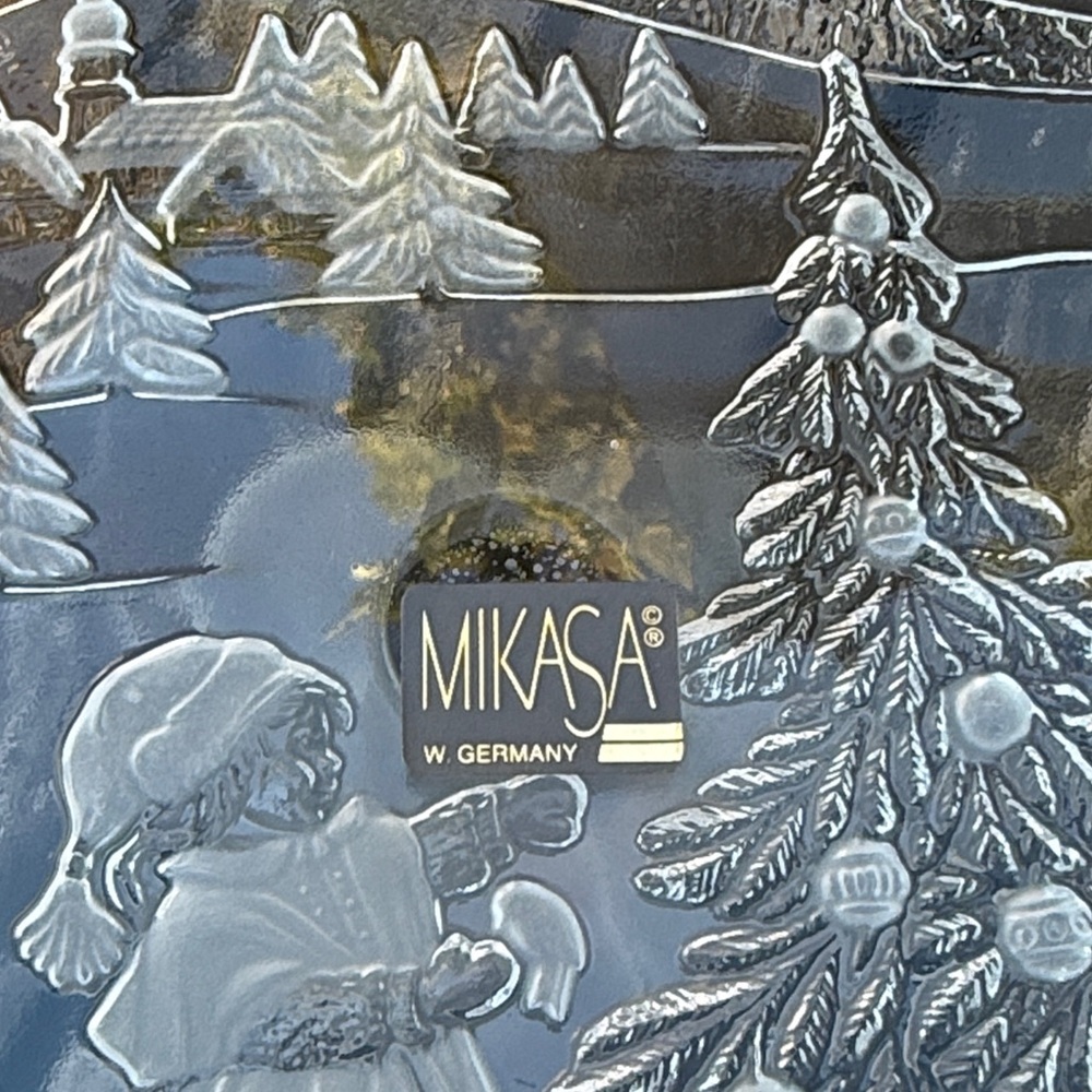 Vintage MIKASA West Germany “Christmas story” frosted glass footed bonbon plate - Picture 4 of 12